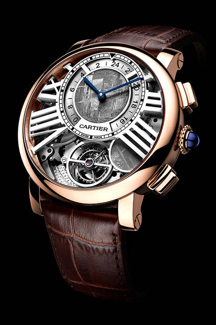 7 <strong>ロトンド ドゥ カルティエ アース&ムーン</strong><br />ケース|18Kピンクゴールド<br />直径|47mm<br />厚さ|16.65mm<br />ムーブメント|手巻き(Cal.9440 MC)<br />機能|トゥールビヨン、オンデマンド式ムーンフェイズ(4時位置のボタンを押すと円盤がキャリッジを隠し、月齢を表示)、第2時間帯表示<br />ストラップ|アリゲーター<br />防水|日常生活<br />限定数|世界15本(個別の製造番号入り)<br />発売時期|2016年4月予定<br />予価|2820万円