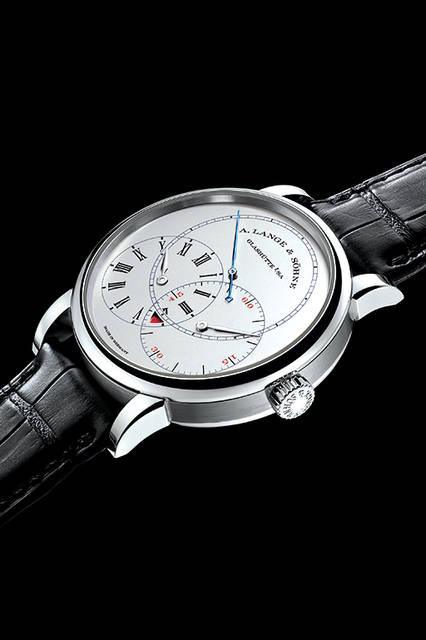 <strong>リヒャルト・ランゲ・ジャンピングセコンド</strong><br />ケース｜プラチナ<br />直径｜39.9mm<br />厚さ｜10.6mm<br />ムーブメント｜手巻き（Cal.L094.1）<br />機能｜レギュレーター、ジャンピングセコンド機構、ゼロリセット機構、コンスタントフォース機構、パワーリザーブ表示（ゼンマイ残量が10時間を切ると時計中央の三角の窓が赤に切り替わる）<br />ストラップ｜アリゲーター<br />防水｜3気圧<br />限定本数｜100本<br />発売時期｜2016年9月予定<br />予価｜7万8000ユーロ