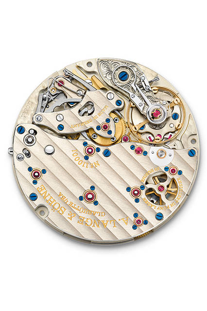 <strong>リヒャルト・ランゲ・ジャンピングセコンド</strong><br />ケース｜プラチナ<br />直径｜39.9mm<br />厚さ｜10.6mm<br />ムーブメント｜手巻き（Cal.L094.1）<br />機能｜レギュレーター、ジャンピングセコンド機構、ゼロリセット機構、コンスタントフォース機構、パワーリザーブ表示（ゼンマイ残量が10時間を切ると時計中央の三角の窓が赤に切り替わる）<br />ストラップ｜アリゲーター<br />防水｜3気圧<br />限定本数｜100本<br />発売時期｜2016年9月予定<br />予価｜7万8000ユーロ