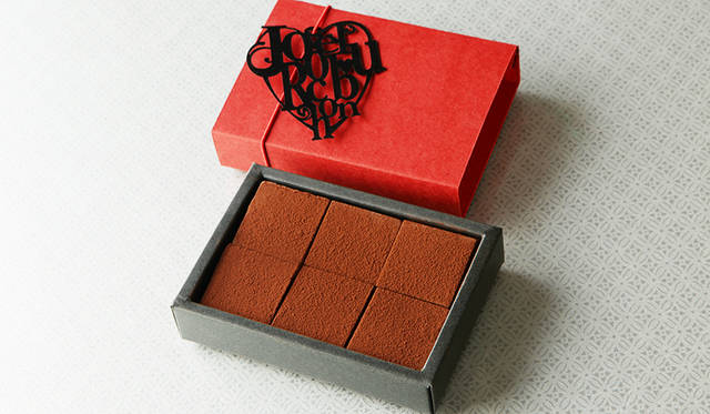 <strong>キャレ ド ロブション ナチュール（6個入）</strong>　価格｜1680円（6個入）