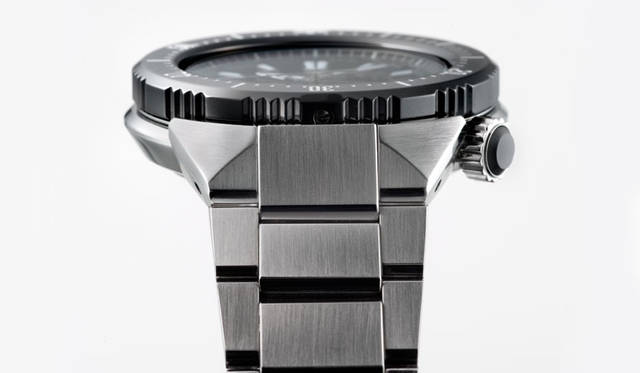 <strong>プロスペックス ダイバースキューバ トランスオーシャン</strong><br />SBDC039<br />ケース｜ステンレススチール（ベゼル部:セラミックス）<br />直径｜45mm<br />厚さ｜13.8mm<br />ムーブメント｜自動巻き（Cal.６R15）<br />防水｜200m空気潜水用<br />ブレスレット｜ステンレススチール<br />発売日｜1月29日<br />価格｜14万400円