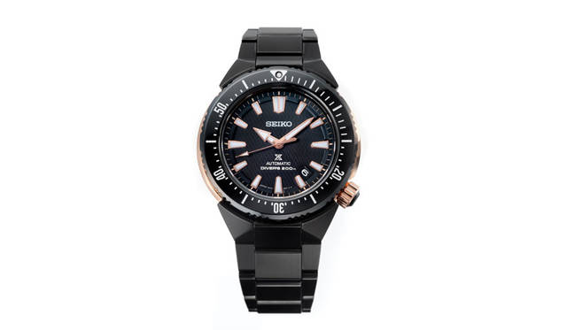 <strong>プロスペックス ダイバーズ スキューバ トランスオーシャン</strong><br />SBDC041<br />ケース｜ステンレススチール（ベゼル部:セラミックス）<br />直径｜45mm<br />厚さ｜13.8mm<br />ムーブメント｜自動巻き（Cal.６R15）<br />防水｜200m空気潜水用<br />ブレスレット｜ステンレススチール<br />発売日｜1月29日<br />価格｜14万400円