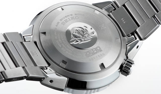 <strong>プロスペックス ダイバースキューバ トランスオーシャン<br />ゼロハリバートンコラボレーション限定モデル </strong><br />SBDC043<br />ケース｜ステンレススチール（ベゼル部:セラミックス）<br />直径｜45mm<br />厚さ｜13.8mm<br />ムーブメント｜自動巻き（Cal.６R15）<br />防水｜200m空気潜水用<br />ブレスレット｜ステンレススチール<br />発売日｜1月29日<br />限定数｜500本<br />価格｜15万1200円