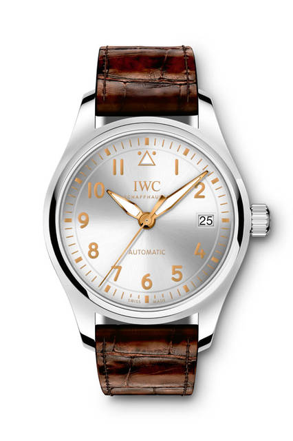 9-IW324005 <strong>パイロット・ウォッチ・オートマティック 36</strong><br />ケース|ステンレススチール<br />直径|36mm<br />厚さ|10.6mm<br />ムーブメント|自動巻き(Cal.35111)<br />機能|日付表示<br />防水|6気圧<br />ストラップ|サントーニ社製カーフ<br />発売時期|2016年6月予定<br />価格|51万5000円