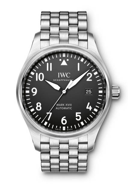 18-IW327011 <strong>パイロット・ウォッチ・マークXVIII</strong><br />ケース|ステンレススチール<br />直径|40mm<br />厚さ|11mm<br />ムーブメント|自動巻き(Cal.30110)<br />防水|6気圧<br />ブレスレット|ステンレススチール<br />機能|日付表示<br />発売時期|2016年4月予定<br />価格|63万円