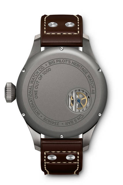 75-IW510301_Back <strong>ビッグ・パイロット・ヘリテージ・ウォッチ 55</strong><br />ケース|チタン<br />直径|55mm<br />厚さ|13.5mm<br />ムーブメント|手巻き(Cal.98300)<br />防水|6気圧<br />ストラップ|カーフ<br />限定数|100本(直営ブティック限定)<br />発売時期|2016年10月予定<br />価格|186万5000円