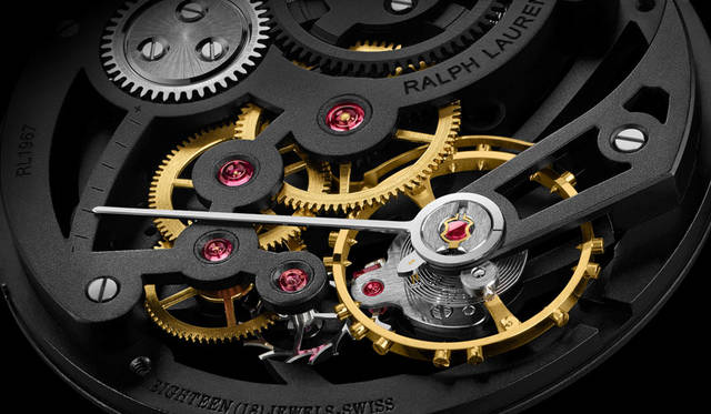 <strong>ラルフ ローレン RL オートモーティブ スケルトン</strong><br />ケース｜ウッド（インド紫檀）ベゼル＋ショットブラスト加工ステンレススチール<br />直径｜44.8mm<br />厚さ｜11.2mm<br />ムーブメント｜手巻き（Cal.RL1967）<br />パワーリザーブ｜約45時間<br />ストラップ｜ブラックアリゲーター<br />防水｜5気圧<br />価格｜524万8800円