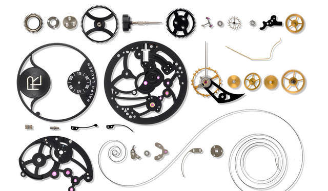 <strong>ラルフ ローレン RL オートモーティブ スケルトン</strong><br />ケース｜ウッド（インド紫檀）ベゼル＋ショットブラスト加工ステンレススチール<br />直径｜44.8mm<br />厚さ｜11.2mm<br />ムーブメント｜手巻き（Cal.RL1967）<br />パワーリザーブ｜約45時間<br />ストラップ｜ブラックアリゲーター<br />防水｜5気圧<br />価格｜524万8800円