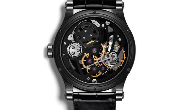 <strong>ラルフ ローレン RL オートモーティブ スケルトン</strong><br />ケース｜ウッド（インド紫檀）ベゼル＋ショットブラスト加工ステンレススチール<br />直径｜44.8mm<br />厚さ｜11.2mm<br />ムーブメント｜手巻き（Cal.RL1967）<br />パワーリザーブ｜約45時間<br />ストラップ｜ブラックアリゲーター<br />防水｜5気圧<br />価格｜524万8800円