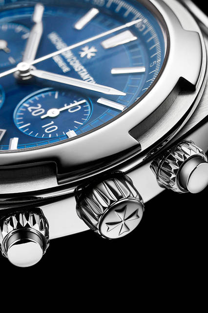 <strong>オーヴァーシーズ・クロノグラフ</strong><br />ケース｜ステンレススチール<br />直径｜42.5mm<br />厚さ｜13.7mm<br />ムーブメント│自動巻き（Cal.5200）<br />機能｜クロノグラフ（12時間積算計、30分積算計）、日付表示<br />防水│15気圧<br />ブレスレット│ステンレススチール（ラバーストラップとアリゲーターストラップ付属）<br />発売時期│2016年6月予定<br />価格│360万円