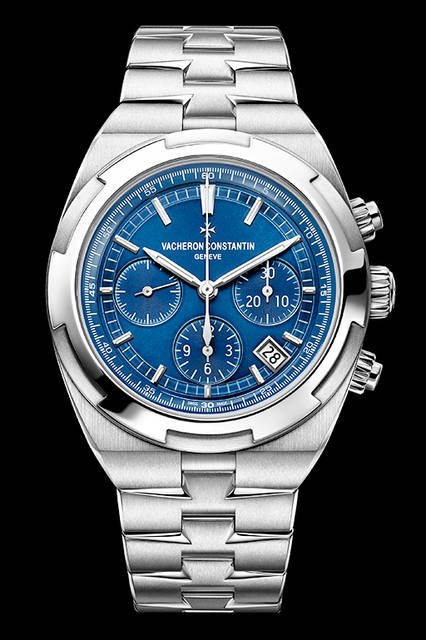 <strong>オーヴァーシーズ・クロノグラフ</strong><br />ケース｜ステンレススチール<br />直径｜42.5mm<br />厚さ｜13.7mm<br />ムーブメント│自動巻き（Cal.5200）<br />機能｜クロノグラフ（12時間積算計、30分積算計）、日付表示<br />防水│15気圧<br />ブレスレット│ステンレススチール（ラバーストラップとアリゲーターストラップ付属）<br />発売時期│2016年6月予定<br />価格│360万円