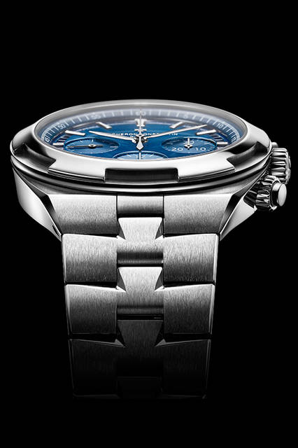 <strong>オーヴァーシーズ・クロノグラフ</strong><br />ケース｜ステンレススチール<br />直径｜42.5mm<br />厚さ｜13.7mm<br />ムーブメント│自動巻き（Cal.5200）<br />機能｜クロノグラフ（12時間積算計、30分積算計）、日付表示<br />防水│15気圧<br />ブレスレット│ステンレススチール（ラバーストラップとアリゲーターストラップ付属）<br />発売時期│2016年6月予定<br />価格│360万円