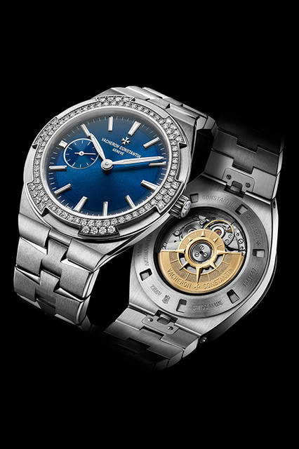 <strong>オーヴァーシーズ・スモールモデル</strong><br />ケース｜ステンレススチール、ベゼルに84個のダイヤモンドをセット<br />直径｜37mm<br />厚さ｜10.8mm<br />ムーブメント│自動巻き（Cal.5300）<br />機能｜日付表示<br />防水│15気圧<br />ストラップ│ステンレススチール（ラバーストラップとアリゲーターストラップ付属）<br />発売時期│2016年6月予定<br />価格│310万円