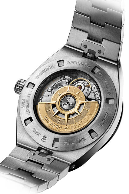 <strong>オーヴァーシーズ・スモールモデル</strong><br />ケース｜ステンレススチール、ベゼルに84個のダイヤモンドをセット<br />直径｜37mm<br />厚さ｜10.8mm<br />ムーブメント│自動巻き（Cal.5300）<br />機能｜日付表示<br />防水│15気圧<br />ストラップ│ステンレススチール（ラバーストラップとアリゲーターストラップ付属）<br />発売時期│2016年6月予定<br />価格│310万円