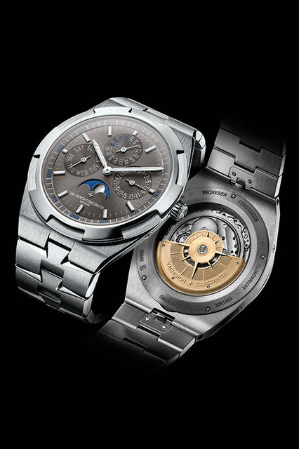 <strong>オーヴァーシーズ・エクストラフラット・パーペチュアルカレンダー</strong><br />ケース｜18Kホワイトゴールド<br />直径｜41.5mm<br />厚さ｜8.1mm<br />ムーブメント│自動巻き（Cal.1120QP）<br />機能｜パーペチュアルカレンダー（日付表示、曜日表示、月表示、閏年表示）、ムーンフェイズ<br />防水│5気圧<br />ブレスレット│18Kホワイトゴールド（ラバーストラップとアリゲーターストラップ付属、各ストラップには、18Kホワイトゴールド製のクラスプ装備）<br />発売時期│2016年6月予定<br />予価│1132万5000円<br />＊ブティック限定モデル