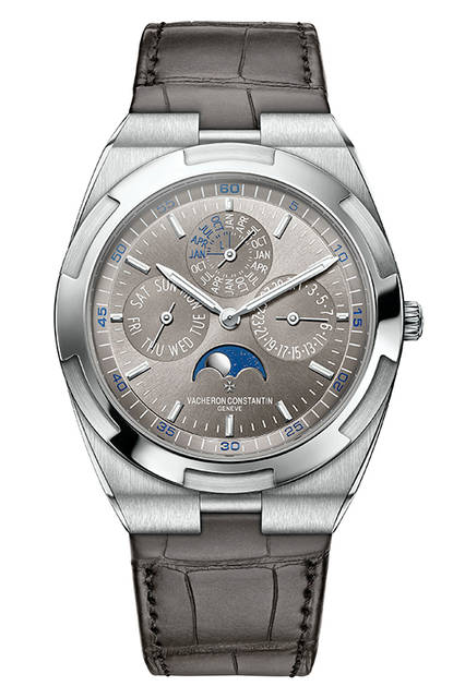 <strong>オーヴァーシーズ・エクストラフラット・パーペチュアルカレンダー</strong><br />ケース｜18Kホワイトゴールド<br />直径｜41.5mm<br />厚さ｜8.1mm<br />ムーブメント│自動巻き（Cal.1120QP）<br />機能｜パーペチュアルカレンダー（日付表示、曜日表示、月表示、閏年表示）、ムーンフェイズ<br />防水│5気圧<br />ブレスレット│18Kホワイトゴールド（ラバーストラップとアリゲーターストラップ付属、各ストラップには、18Kホワイトゴールド製のクラスプ装備）<br />発売時期│2016年6月予定<br />予価│1132万5000円<br />＊ブティック限定モデル