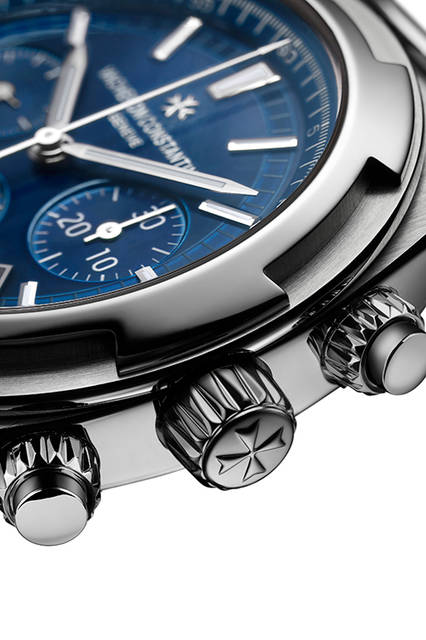 <strong>オーヴァーシーズ・クロノグラフ</strong><br />ケース｜ステンレススチール<br />直径｜42.5mm<br />厚さ｜13.7mm<br />ムーブメント│自動巻き（Cal.5200）<br />機能｜クロノグラフ（12時間積算計、30分積算計）、日付表示<br />防水│15気圧<br />ブレスレット│ステンレススチール（ラバーストラップとアリゲーターストラップ付属）<br />発売時期│2016年6月予定<br />価格│360万円