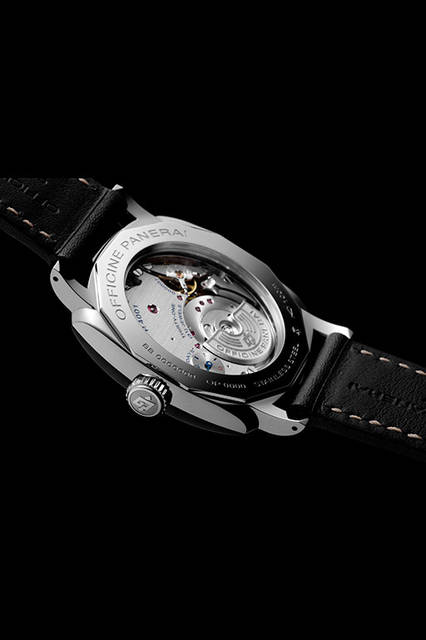 <strong>ラジオミール1940 スリーデイズ GMT<br />オートマティック アッチャイオ-45mm</strong><br />PAM00627<br />ケース｜ステンレススチール<br />直径｜45mm<br />ムーブメント｜自動巻き（Cal.P.4001）<br />機能｜第二時間帯表示、昼夜表示、パワーリザーブ表示（ムーブメント裏蓋側）、ゼロリセット機能、日付表示<br />ストラップ｜カーフ<br />防水｜10気圧<br />発売時期｜2016年夏予定