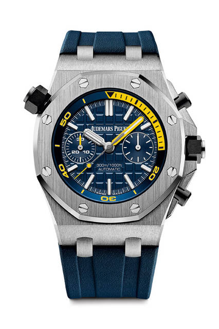 <strong>ロイヤル オーク オフショア・<br />ダイバー・クロノグラフ</strong><br />ケース｜ステンレススチール<br />直径｜42mm<br />厚さ│14.75mm<br />ムーブメント｜自動巻き（Cal.3124/3841）<br />機能｜クロノグラフ（30分積算計）、スモールセコンド、潜水時間を記録するインナーリング<br />ストラップ｜ラバー<br />防水｜300m<br />発売時期｜2015年6月予定<br />予価｜302万4000円