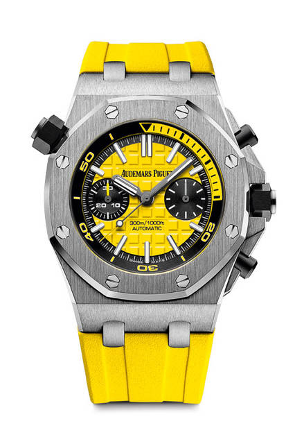 <strong>ロイヤル オーク オフショア・<br />ダイバー・クロノグラフ</strong><br />ケース｜ステンレススチール<br />直径｜42mm<br />厚さ│14.75mm<br />ムーブメント｜自動巻き（Cal.3124/3841）<br />機能｜クロノグラフ（30分積算計）、スモールセコンド、潜水時間を記録するインナーリング<br />ストラップ｜ラバー<br />防水｜300m<br />発売時期｜2015年6月予定<br />予価｜302万4000円