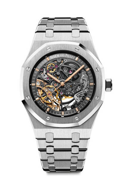 <strong>ロイヤル オーク<br />ダブル バランスホイール・オープンワーク</strong><br />ケース｜ステンレススチール<br />直径｜41mm<br />厚さ｜9.9mm<br />ムーブメント｜自動巻き（Cal.3132）<br />パワーリザーブ｜45時間<br />ブレスレット｜ステンレススチール<br />防水｜5気圧<br />発売時期｜2016年3月<br />予価｜475万2000円