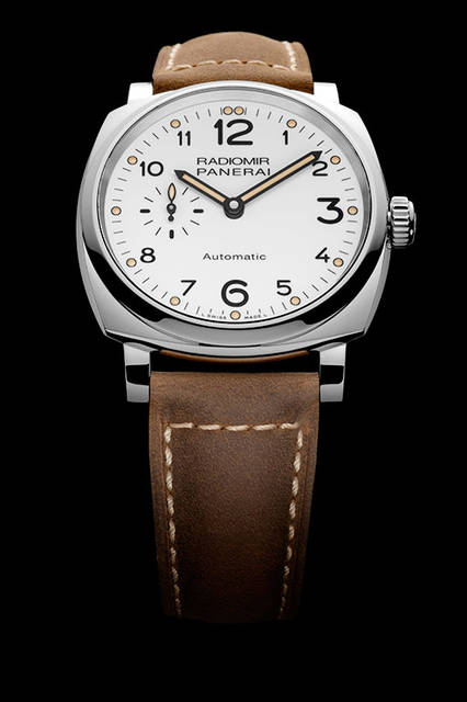 <strong>ラジオミール 1940 スリーデイズ<br />オートマティック アッチャイオ-42mm</strong><br />PAM00655<br />ケース｜ステンレススチール<br />直径｜42mm<br />ムーブメント｜自動巻き（Cal.P.4000）<br />機能｜スモールセコンド<br />ストラップ｜カーフ<br />防水｜10気圧<br />発売時期｜2016年春予定