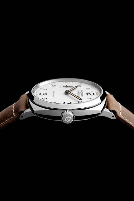 <strong>ラジオミール 1940 スリーデイズ<br />オートマティック アッチャイオ-42mm</strong><br />PAM00655<br />ケース｜ステンレススチール<br />直径｜42mm<br />ムーブメント｜自動巻き（Cal.P.4000）<br />機能｜スモールセコンド<br />ストラップ｜カーフ<br />防水｜10気圧<br />発売時期｜2016年春予定