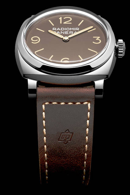 <strong>ラジオミール  1940<br />スリーデイズ アッチャイオ-47mm</strong><br />PAM00662<br />ケース｜ステンレススチール<br />直径｜47mm<br />ムーブメント｜手巻き（Cal.P.3000）<br />ストラップ｜カーフ<br />防水｜10気圧<br />限定数｜世界1000本<br />発売時期｜2016年夏予定