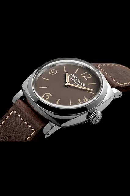 <strong>ラジオミール  1940<br />スリーデイズ アッチャイオ-47mm</strong><br />PAM00662<br />ケース｜ステンレススチール<br />直径｜47mm<br />ムーブメント｜手巻き（Cal.P.3000）<br />ストラップ｜カーフ<br />防水｜10気圧<br />限定数｜世界1000本<br />発売時期｜2016年夏予定