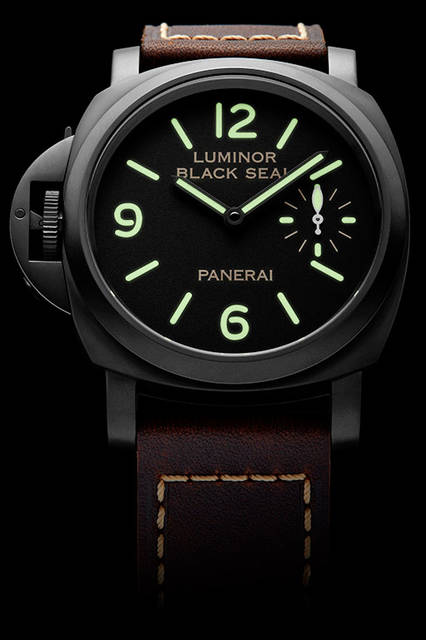 <strong>ルミノール エイトデイズ セット</strong><br />PAM00786<br /><br /><strong>ルミノール ブラックシール レフトハンド<br />エイトデイズ アッチャイオ DLC-44mm</strong><br />ケース｜ステンレススチール（DLC加工）<br />直径｜44mm<br />ムーブメント｜手巻き（Cal.P.5000）<br />ストラップ｜カーフ<br />防水｜30気圧<br />発売時期｜2016年夏予定