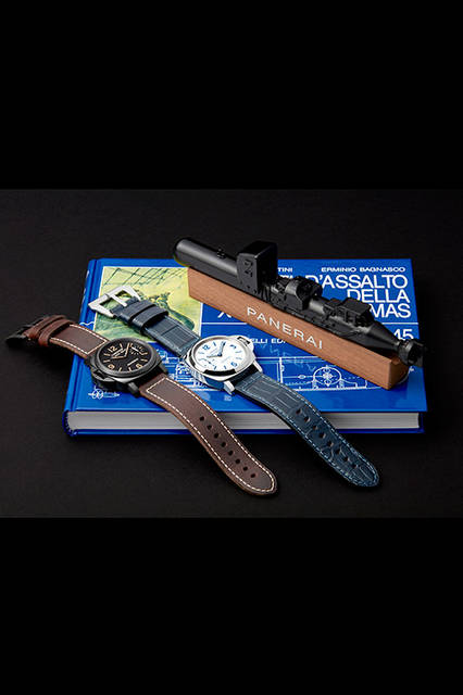 <strong>ルミノール エイトデイズ セット</strong><br />PAM00786<br /><br /><strong>ルミノール ブラックシール レフトハンド<br />エイトデイズ アッチャイオ DLC-44mm</strong>(写真左)<br />ケース｜ステンレススチール（DLC加工）<br />直径｜44mm<br />ムーブメント｜手巻き（Cal.P.5000）<br />ストラップ｜カーフ<br />防水｜30気圧<br />発売時期｜2016年夏予定<br /><br /><strong>ルミノール デイライト<br />エイトデイズ アッチャイオ-44mm</strong>(写真右)<br />ケース｜ステンレススチール<br />直径｜44mm<br />ムーブメント｜手巻き（Cal.P.5000）<br />ストラップ｜アリゲーター<br />防水｜30気圧<br />発売時期｜2016年夏予定