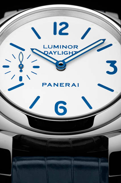 <strong>ルミノール エイトデイズ セット</strong><br />PAM00786<br /><br /><strong>ルミノール デイライト<br />エイトデイズ アッチャイオ-44mm</strong><br />ケース｜ステンレススチール<br />直径｜44mm<br />ムーブメント｜手巻き（Cal.P.5000）<br />ストラップ｜アリゲーター<br />防水｜30気圧<br />発売時期｜2016年夏予定