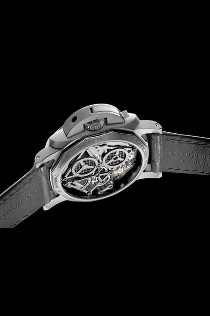 <strong>ロ・シェンツィアート ルミノール 1950<br />トゥールビヨン GMT チタニオ-47mm</strong><br />PAM00578<br />ケース｜チタニウム<br />直径｜47mm<br />ムーブメント｜手巻き（Cal.P.2005/T）<br />機能｜トゥールビヨン（垂直回転式）、第二時間帯表示、昼夜表示、パワーリザーブ表示（ムーブメント裏蓋側）<br />ストラップ｜アリゲーター<br />防水｜10気圧<br />限定本数｜150本<br />発売時期｜2016年冬予定