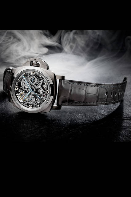 <strong>ロ・シェンツィアート ルミノール 1950<br />トゥールビヨン GMT チタニオ-47mm</strong><br />PAM00578<br />ケース｜チタニウム<br />直径｜47mm<br />ムーブメント｜手巻き（Cal.P.2005/T）<br />機能｜トゥールビヨン（垂直回転式）、第二時間帯表示、昼夜表示、パワーリザーブ表示（ムーブメント裏蓋側）<br />ストラップ｜アリゲーター<br />防水｜10気圧<br />限定本数｜150本<br />発売時期｜2016年冬予定