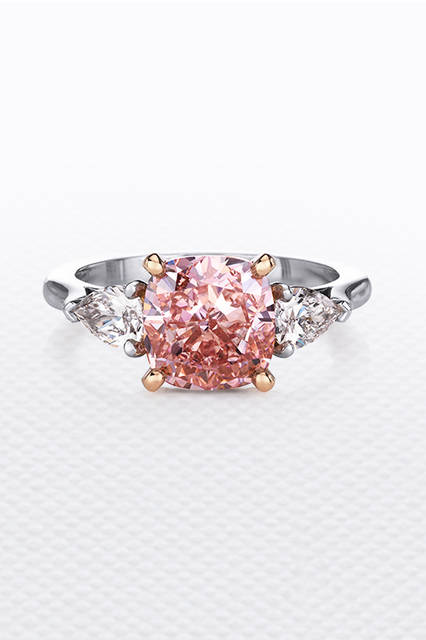 素材｜ピンクダイヤモンド<br> （メインダイヤモンド：3.69ct）