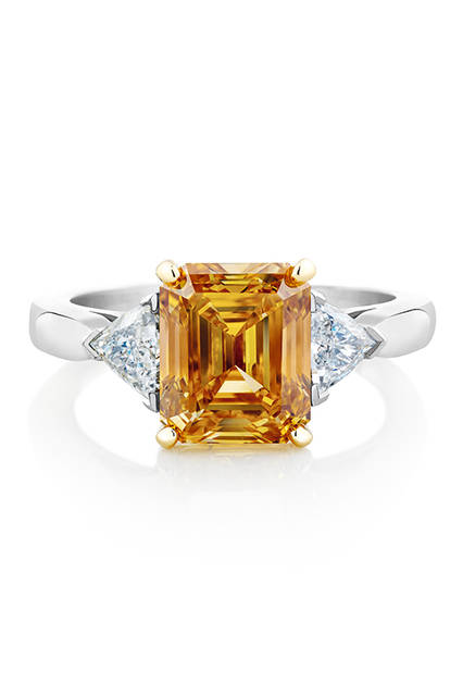 素材｜イエローダイヤモンド<br>（メインダイヤモンド：3.06ct）