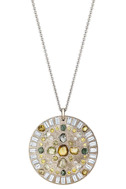 素材｜ホワイトゴールド、ダイヤモンド（トータル12.66ct）<br>価格｜1053万円