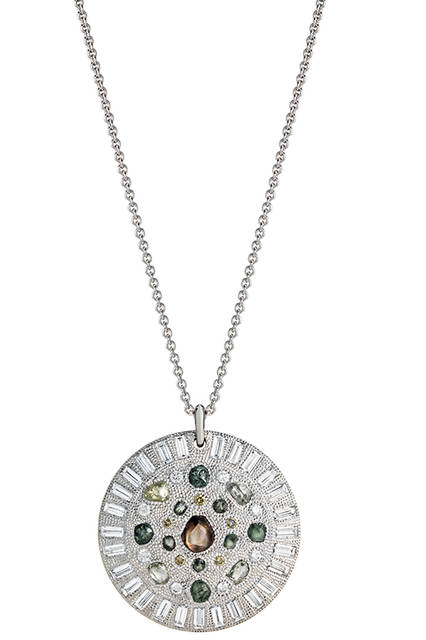 素材｜ホワイトゴールド、ダイヤモンド（トータル9.26ct）<br>価格｜723万6000円