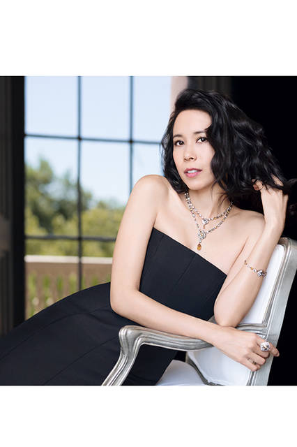 女優・歌手のカレン・モク。ウェールズ、中国、ペルシャの血を引き、５カ国語を操り、40本を超える映画作品に出演。数々の受賞歴を誇る。