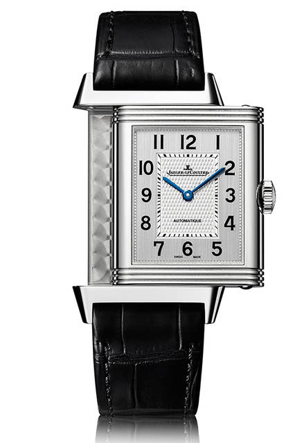 <strong>レベルソ・クラシック・ラージ</strong><br />ケース｜ステンレススチール（反転ケース）<br />サイズ｜縦45.6✕横27.4mm<br />厚さ｜9.7mm<br />ムーブメント｜自動巻き（Cal.965）<br />ストラップ│アリゲーター<br />防水｜3気圧<br />発売時期｜2016年夏予定<br />予価｜110万7000円（税込）