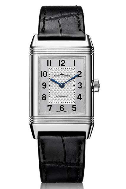 <strong>レベルソ・クラシック・ラージ</strong><br />ケース｜ステンレススチール（反転ケース）<br />サイズ｜縦45.6✕横27.4mm<br />厚さ｜9.7mm<br />ムーブメント｜自動巻き（Cal.965）<br />ストラップ│アリゲーター<br />防水｜3気圧<br />発売時期｜2016年夏予定<br />予価｜110万7000円（税込）