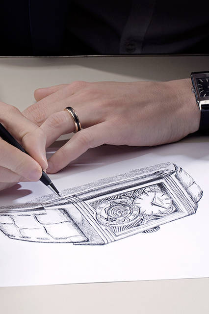 <strong>レベルソ・トリビュート・ジャイロトゥールビヨン</strong><br />ケース｜プラチナ<br />サイズ｜縦51.2✕横31mm<br />厚さ｜12.4mm<br />ムーブメント｜手巻き（Cal.179）<br />機能｜反転ケース、ジャイロトゥールビヨン、昼夜表示（表面の時刻に連動）、第二時間帯表示<br />ストラップ｜アリゲーター<br />防水｜3気圧<br />限定数｜75本<br />発売時期｜2018年予定<br />予価｜27万ユーロ（税別）