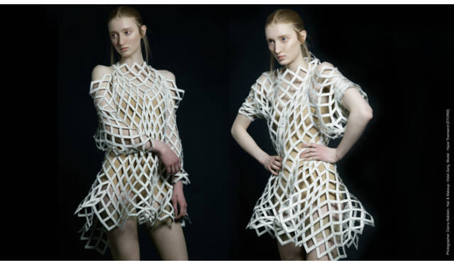 <strong>Shape Shifters</strong><br />モジュールの原理をデザインに活かした衣服。着る人の好みのスタイルに応じて、シルエットを自由に変えることができる。