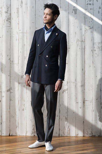 ダブルジャケット 58,320円、シャツ 14,040円