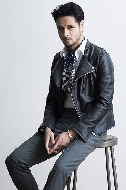 ライダースジャケット 96,120円、シャツ 14,040円