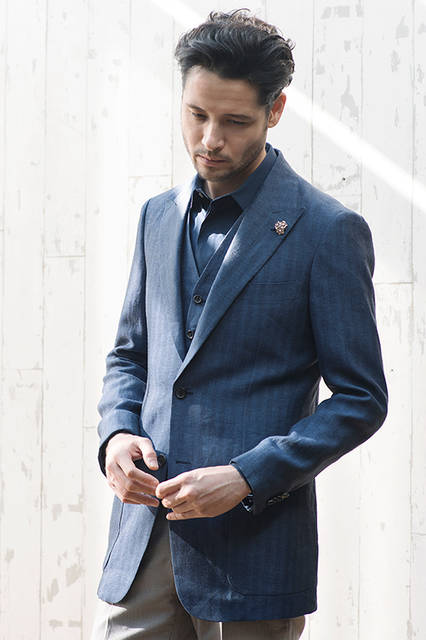 ジャケット 56,160円、ベスト 20,520円、シャツ 14,040円、パンツ 21,600円