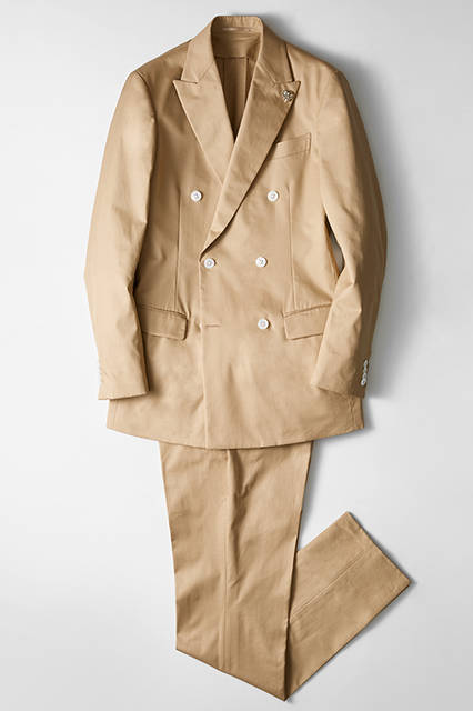 ダブルジャケット 51,840円、スラックス 19,440円