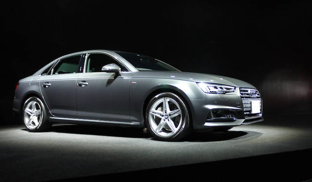 Audi A4 2.0TFSI|アウディ A4 2.0TFSI 012