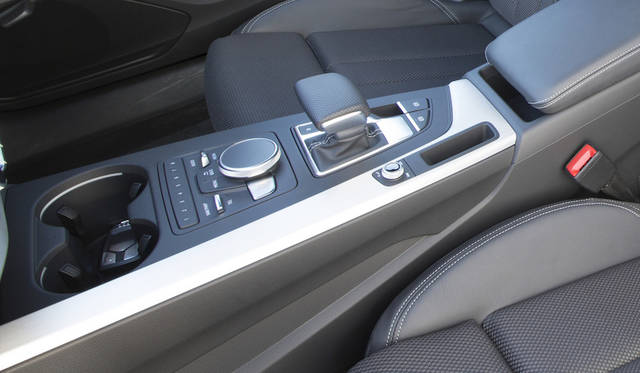 Audi A4 2.0TFSI|アウディ A4 2.0TFSI 060