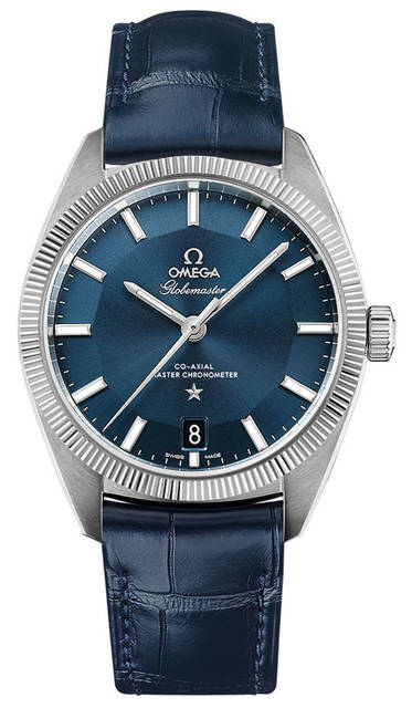 <strong>コンステレーション グローブマスター</strong><br />エディ・レッドメイン着用モデル<br />Ref.130.33.39.21.03.001<br />ケース｜ステンレススチール<br />直径｜39mm<br />ストラップ｜アリゲーター<br />防水｜10気圧<br />価格｜78万8400円